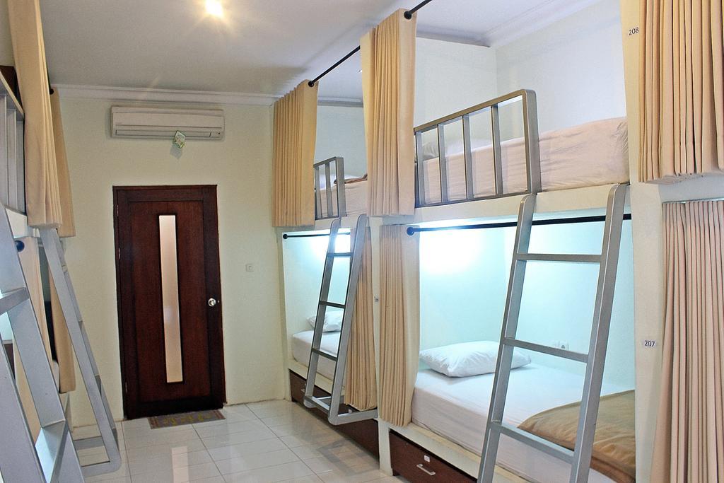 Hostel Mirah Legian Cameră foto